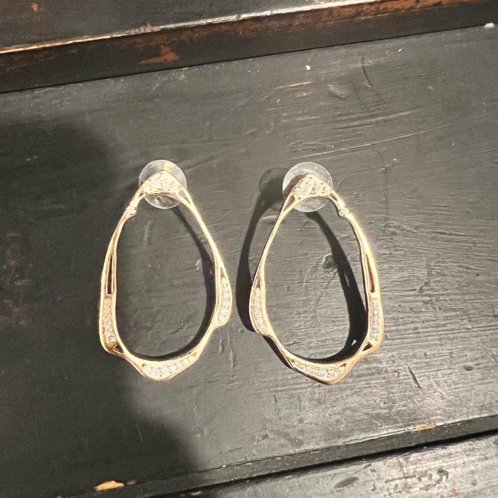 Kendra Scott rose gold earrings